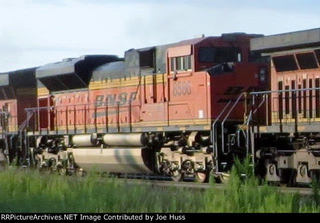 BNSF 8586